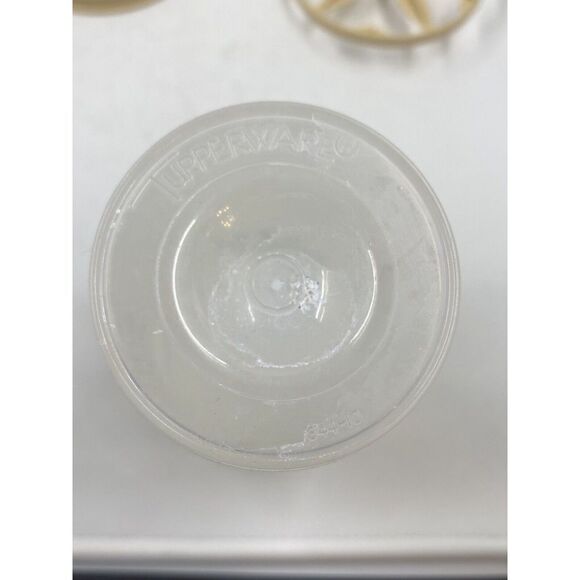 Tupperware 844-10 QUICK SHAKE 16 oz Tan Mixer w/ Blender and Lid 845-25 vintage - Picture 4 of 7